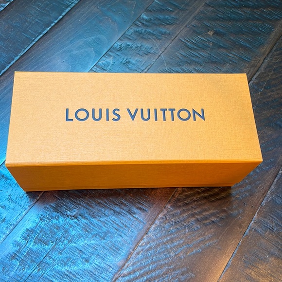 Louis Vuitton Box, Shopping Bag & Ribbon, Perfume Box & Holder - Picture 9 of 16